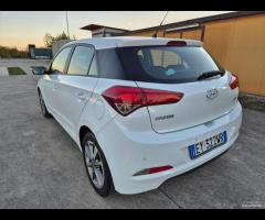 Hyundai i20 1.1 CRDi 12V 5 porte neopatentati - 10