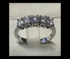 ANELLO FEDINA ORO 18kt. CINQUE DIAMANTI NATURALI