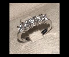 ANELLO FEDINA ORO 18kt. CINQUE DIAMANTI NATURALI