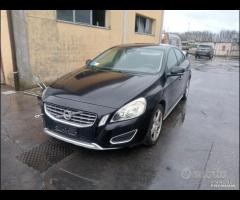 volvo v60 2.0td 2014 demolita per ricambi