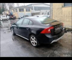 volvo v60 2.0td 2014 demolita per ricambi