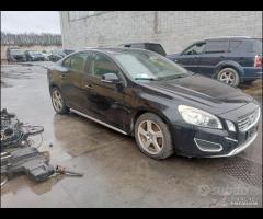 volvo v60 2.0td 2014 demolita per ricambi