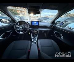 Toyota Yaris Hybrid 5 porte Lounge - 6