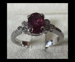 ANELLO ORO BIANCO 18kt. CON DIAMANTI E RUBINO