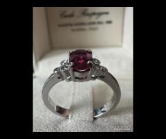 ANELLO ORO BIANCO 18kt. CON DIAMANTI E RUBINO