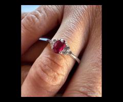 ANELLO ORO BIANCO 18kt. CON DIAMANTI E RUBINO