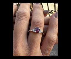 ANELLO ORO BIANCO 18kt. CON DIAMANTI E RUBINO - 8