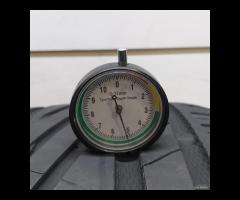 2 GOMME 225 40 18 UNIROYAL A61508