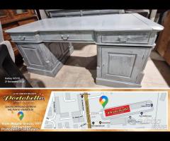 Codice: 264369 ANTICO SCRITTOIO IN LEGNO CON 2 AN