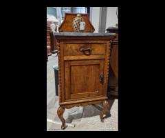 Codice: 261576 ANTICO COMODINO IN LEGNO MASSELLO