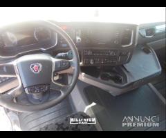 R450 2018 centinato 7,40 km 680000 - 13