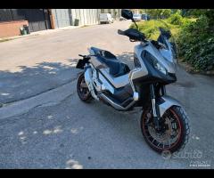 Honda X-ADV 750 anno 2019 . 18 mila km