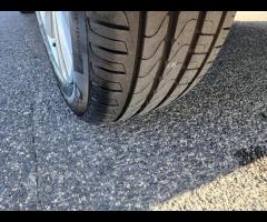 Volkswagen Golf 1.6 TDI 5p. Highline BlueMotion - 7