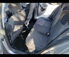 Volkswagen Golf 1.6 TDI 5p. Highline BlueMotion - 11