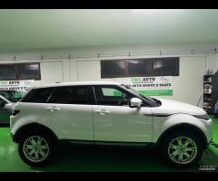 Land Rover Range Evoque 2.2 TD4 5p. Pure