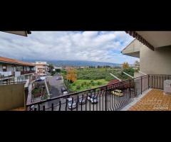 Appartamento con terrazza e garage a Riposto