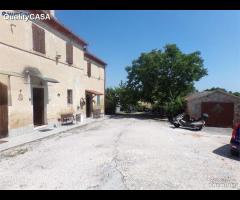 Casale buone condizioni a Monsano
