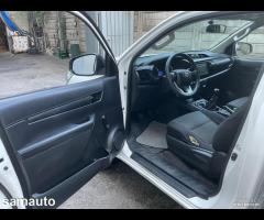 Toyota Hilux 2.4  2porte Chissas & Cab Com 2017