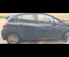 Ricambi Peugeot 208 1.2 B del 2018 motore HM01