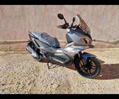 SYM ADX 300 ABS TCS E5+ Titanio - 2026 - Motor's