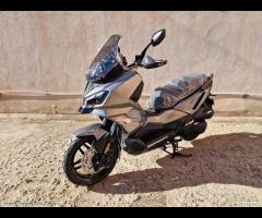 SYM ADX 300 ABS TCS E5+ Titanio - 2026 - Motor's