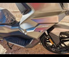 SYM ADX 300 ABS TCS E5+ Titanio - 2026 - Motor's - 6