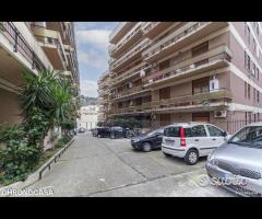 Via P. Castelli, quadrivani e posto auto