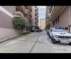 Via P. Castelli, quadrivani e posto auto