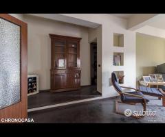 Via P. Castelli, quadrivani e posto auto - 10