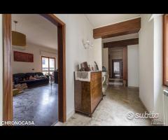 Via P. Castelli, quadrivani e posto auto - 15