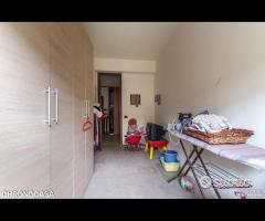 Via P. Castelli, quadrivani e posto auto - 23