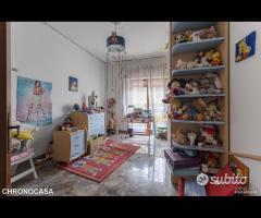 Via P. Castelli, quadrivani e posto auto - 25