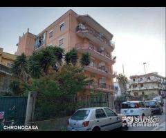 Svincolo gazzi,4 vani e servizi con posto auto