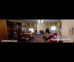 Svincolo gazzi,4 vani e servizi con posto auto