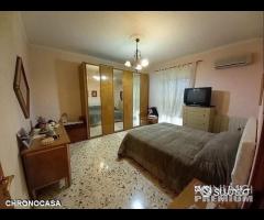 Svincolo gazzi,4 vani e servizi con posto auto