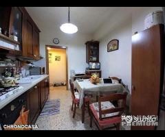 Svincolo gazzi,4 vani e servizi con posto auto