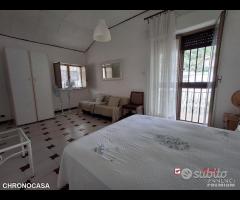 Casa Indipendente su due livelli pressi Viale - 11