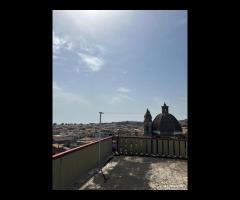 Mansarda con terrazza ad Aci Catena