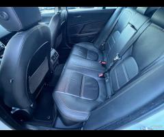 Jaguar XE 2.0 D 180 CV Portfolio - 17