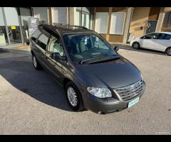Chrysler Voyager Grand 2.8 CRD cat Limited Auto - 10