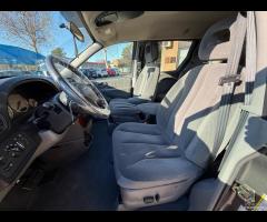 Chrysler Voyager Grand 2.8 CRD cat Limited Auto - 12