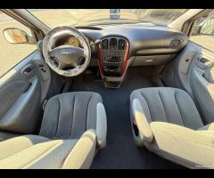 Chrysler Voyager Grand 2.8 CRD cat Limited Auto - 16