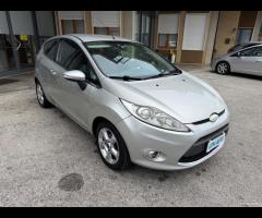 Ford Fiesta 1.4 TDCi 70CV 3 porte - Neopatentati - 8