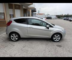 Ford Fiesta 1.4 TDCi 70CV 3 porte - Neopatentati - 9