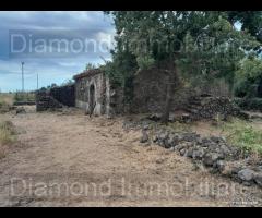 Palmento con 1,3 ettari di terreno a Linguaglossa