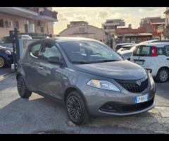 Lancia Ypsilon 1.0 FireFly 5 porte Hybrid Silver P - 6