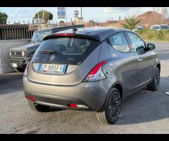 Lancia Ypsilon 1.0 FireFly 5 porte Hybrid Silver P - 9