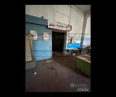 Locale commerciale e deposito ad Aci Catena