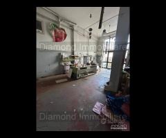 Locale commerciale e deposito ad Aci Catena