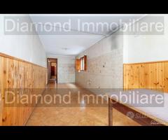 Casa singola con 2 terrazze e cortile a Riposto